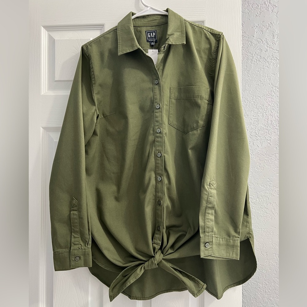 Gap maternity shirt